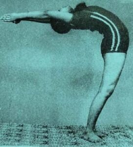 যোগাসন-অর্ধচন্দ্রাসন