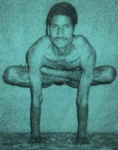 যোগাসন-ঊর্ধ কুক্কুটাসন